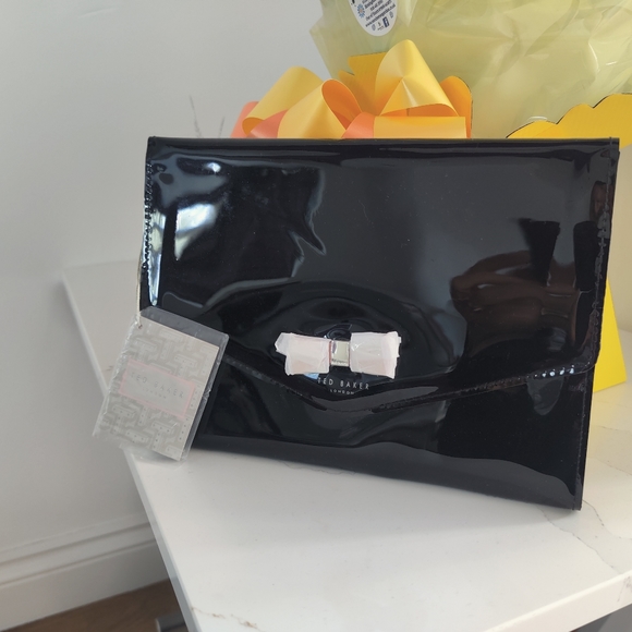 Gorgeous Ted Baker Black w Pink Bow Envelope Clutch Bag Gloss New - Picture 8 of 13